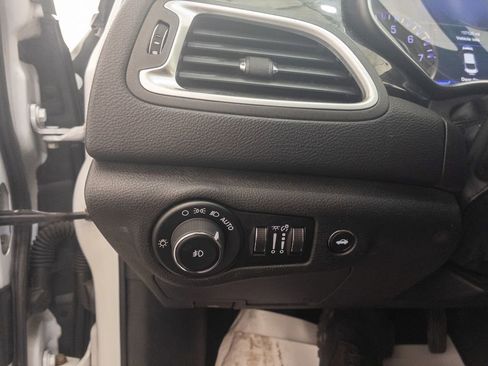 Used 2015 Chrysler 200 C w/ Premium Lighting Group image 20