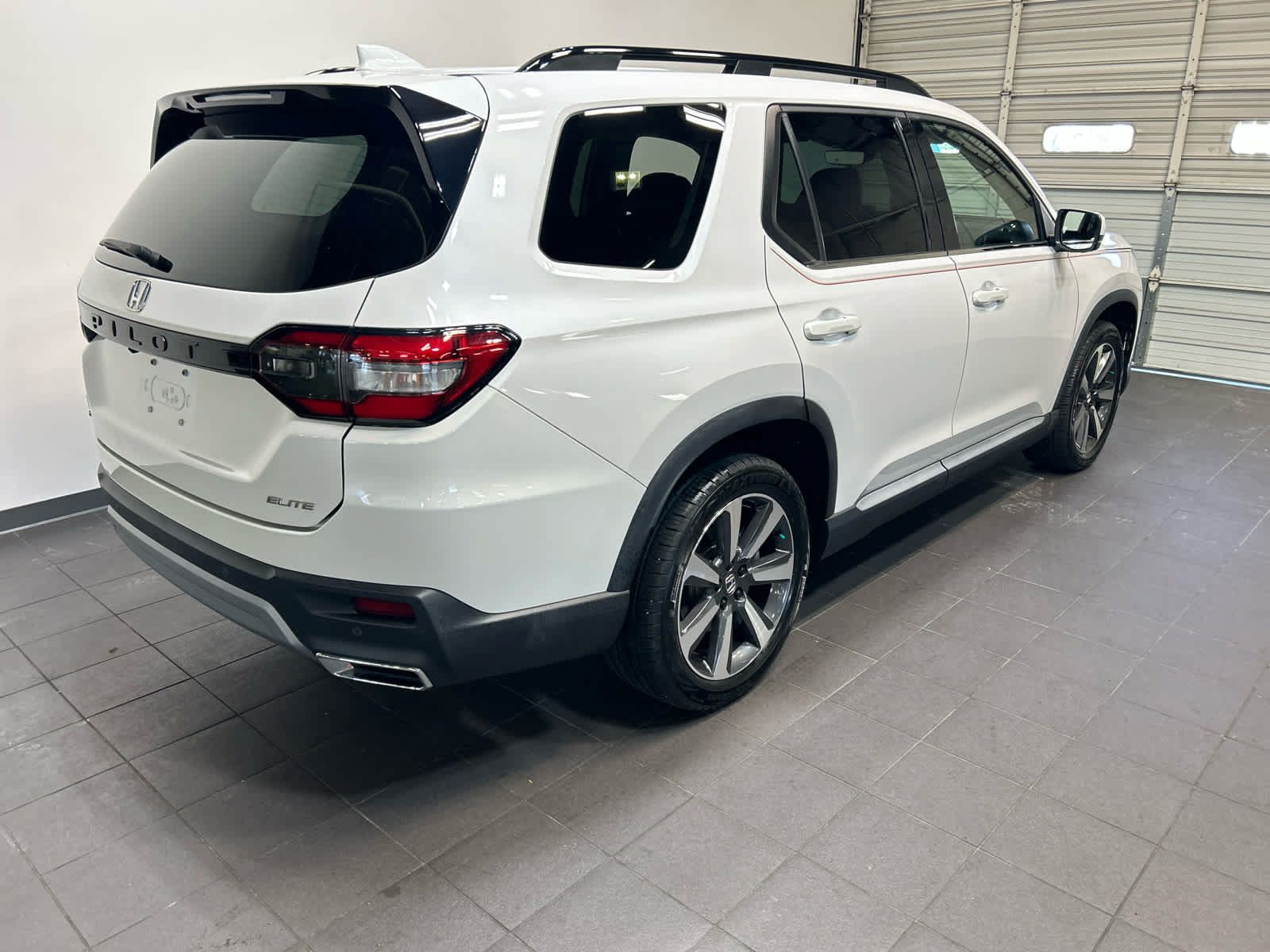 Used 2023 Honda Pilot Elite image 3