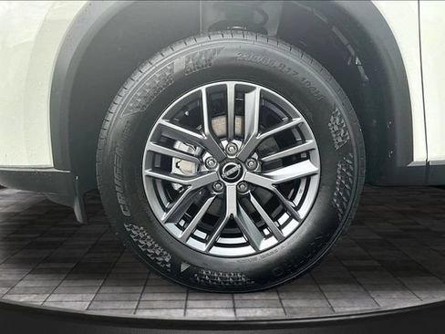 Used 2025 Nissan Rogue S AWD/4WD image 33