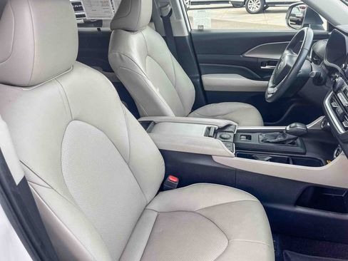 Used 2024 Toyota Grand Highlander XLE image 40