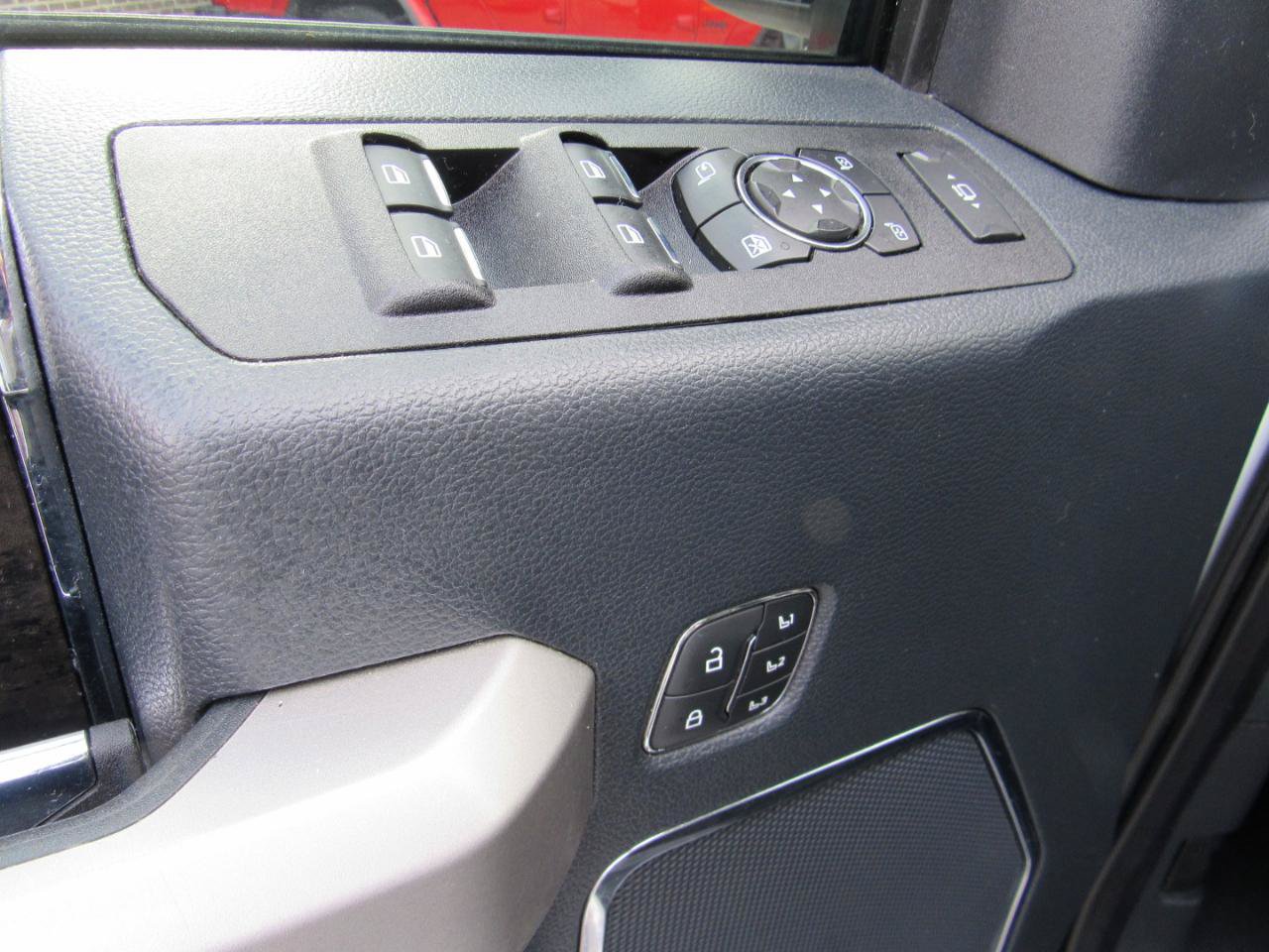 Used 2022 Ford F350 Lariat w/ Lariat Ultimate Package AWD/4WD image 19