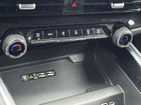 Certified 2025 Chevrolet Suburban Z71 AWD/4WD image 12