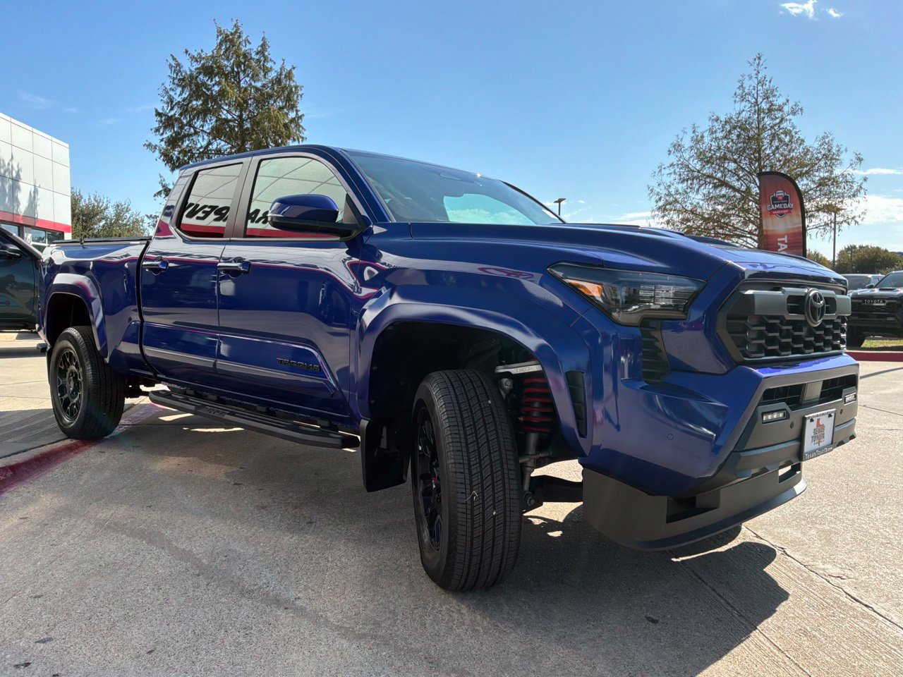 Used 2025 Toyota Tacoma TRD Sport w/ TRD Sport Upgrade Package AWD/4WD image 4