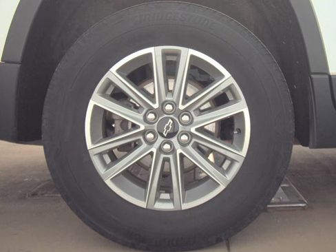 Used 2022 Chevrolet Traverse LT image 12