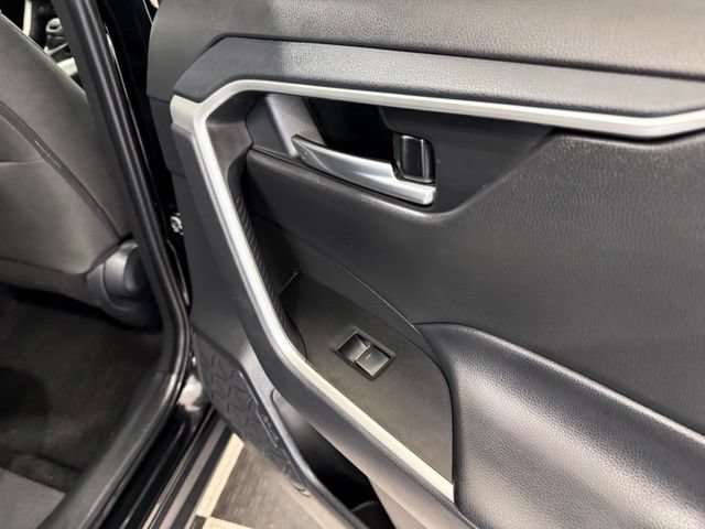 Used 2025 Toyota RAV4 XLE FWD image 25