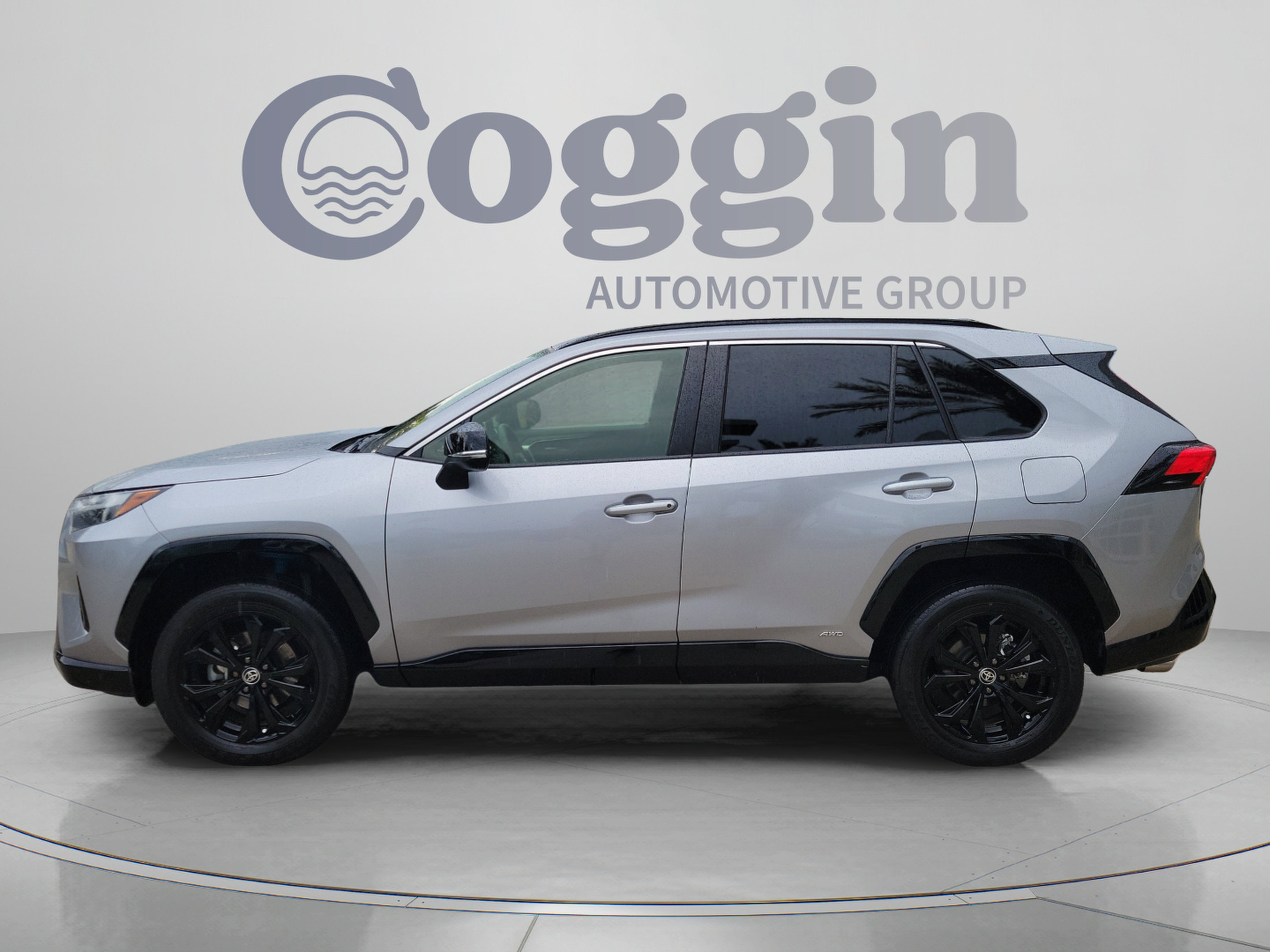 Used 2024 Toyota RAV4 SE w/ Convenience Package AWD/4WD image 2