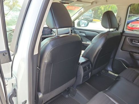 Used 2025 Nissan Rogue SV image 15