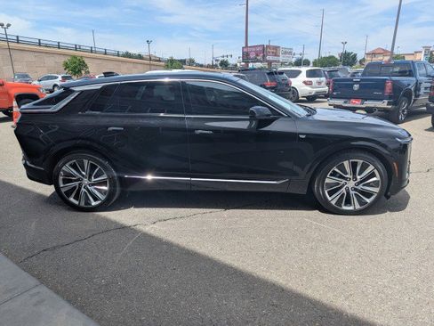 Used 2024 Cadillac Lyriq Luxury AWD/4WD image 6