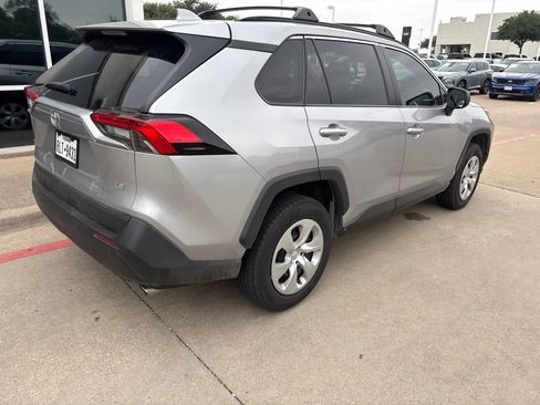 Used 2020 Toyota RAV4 LE FWD image 4