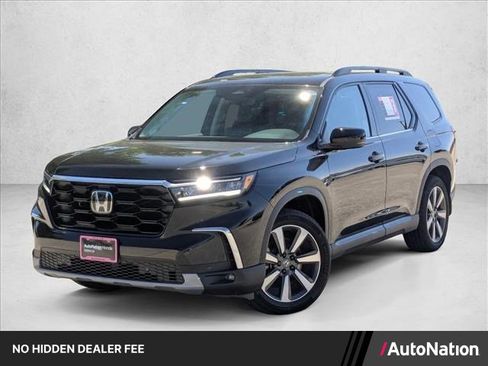 Used 2025 Honda Pilot Touring image 1