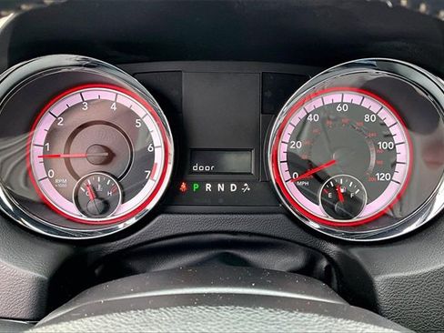 Used 2019 Dodge Grand Caravan SXT image 12