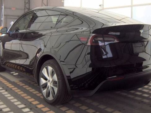 Used 2023 Tesla Model Y Long Range AWD/4WD image 3