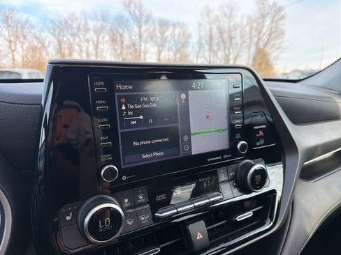 Used 2021 Toyota Highlander XLE image 31