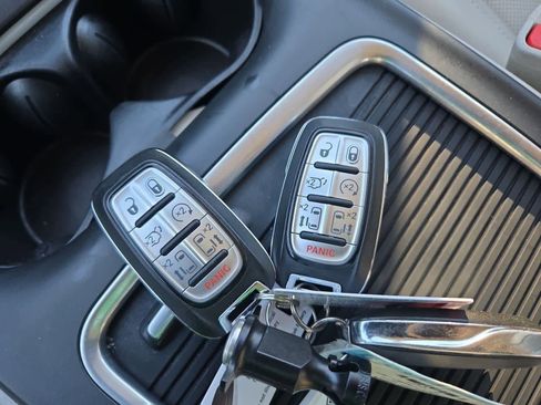 Used 2018 Chrysler Pacifica Limited w/ Advanced Safetytec Group image 34