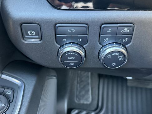 Used 2024 GMC Sierra 1500 SLE w/ Preferred Package image 24