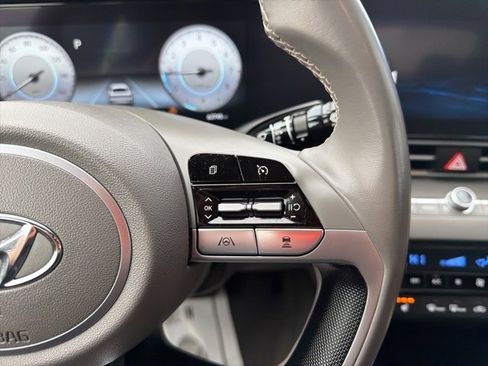 Used 2023 Hyundai Elantra SEL w/ Convenience Package image 19