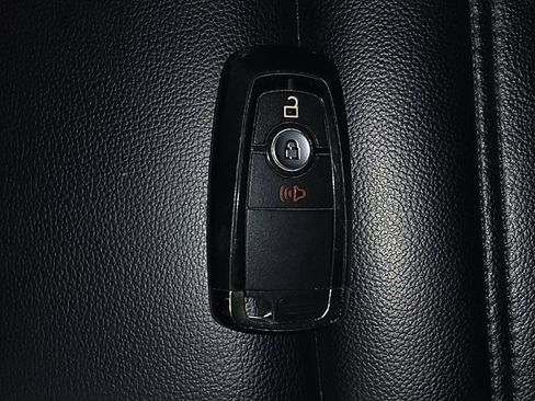 Used 2023 Ford Edge SEL image 32