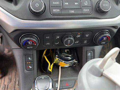 Used 2018 GMC Acadia SLE w/ Driver Alert Package I image 13