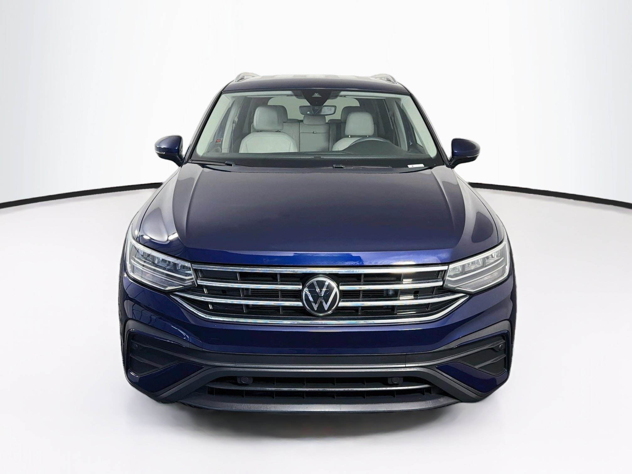 Used 2023 Volkswagen Tiguan SE FWD image 2