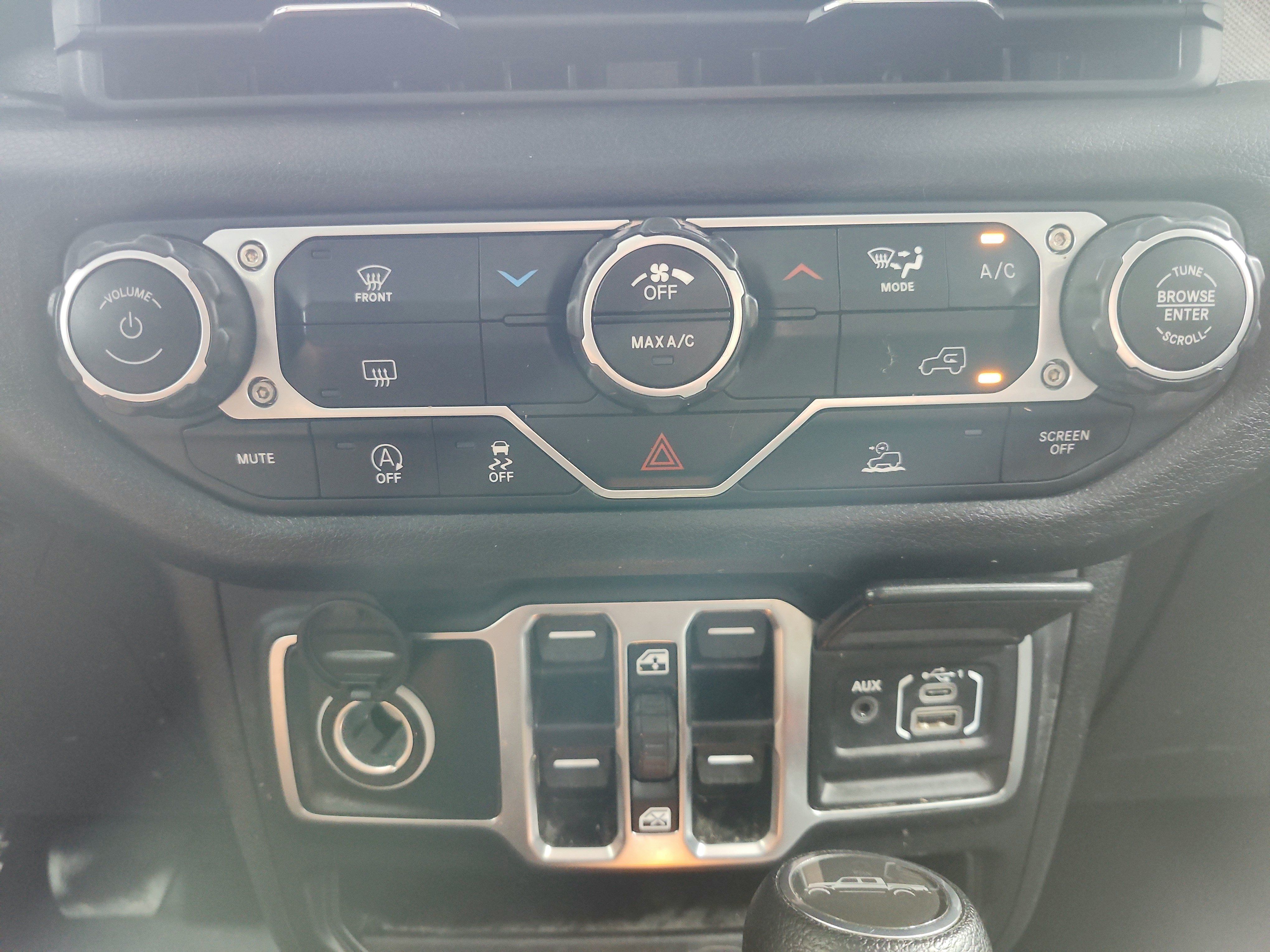 Used 2025 Jeep Gladiator Sport AWD/4WD image 17