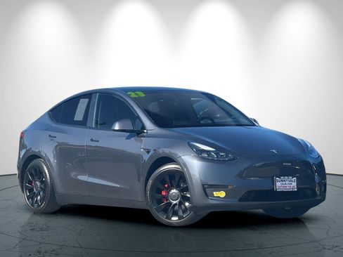 Used 2023 Tesla Model Y Performance image 2
