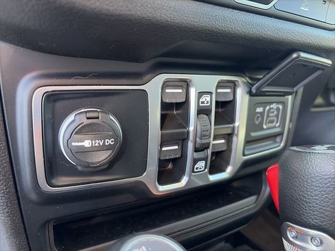 Used 2024 Jeep Wrangler Unlimited image 18