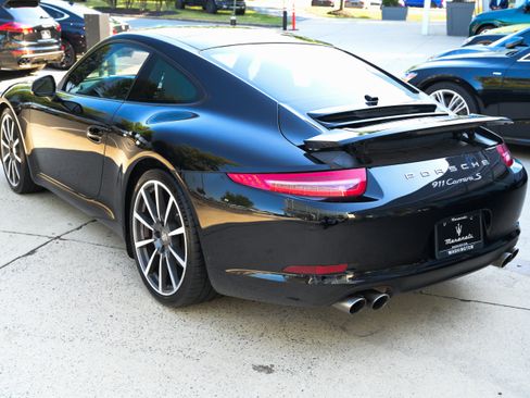 Used 2013 Porsche 911 Carrera S image 7