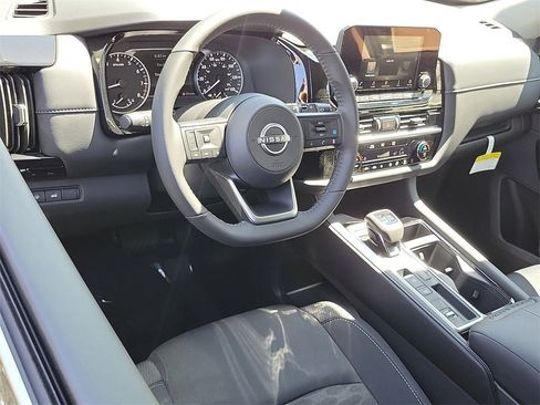 New 2025 Nissan Pathfinder SV image 4