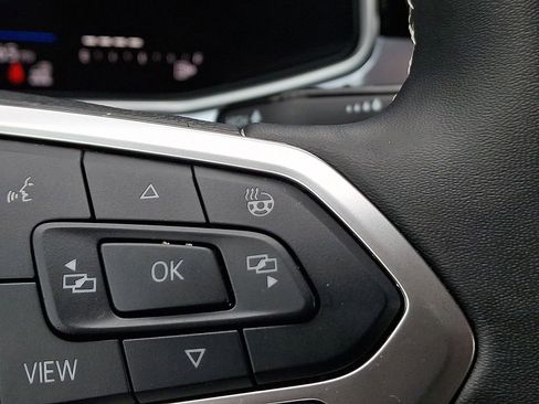 Used 2025 Volkswagen Taos SE image 27