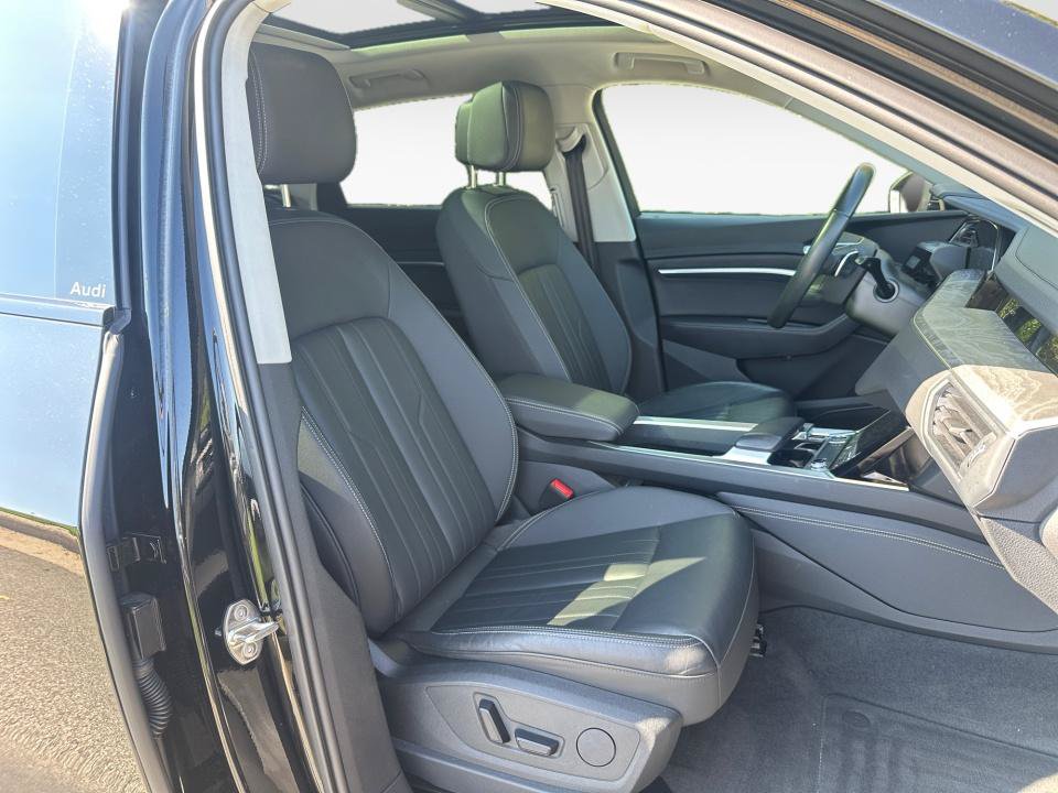 Used 2024 Audi Q8 e-tron Premium AWD/4WD image 26