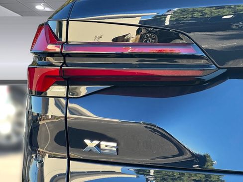 New 2026 BMW X5 M60i image 12