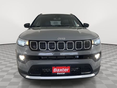 Used 2024 Jeep Compass Limited AWD/4WD image 2