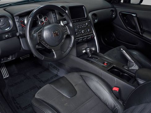 Used 2014 Nissan GT-R Premium image 32