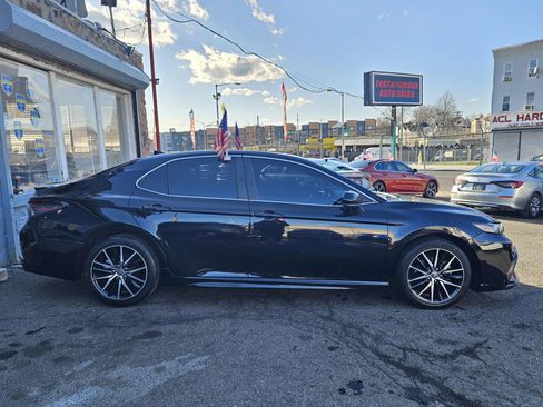 Used 2021 Toyota Camry SE image 5