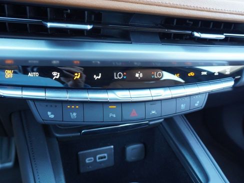 Used 2025 Cadillac XT4 Sport w/ LPO, Onyx Lite Package AWD/4WD image 19