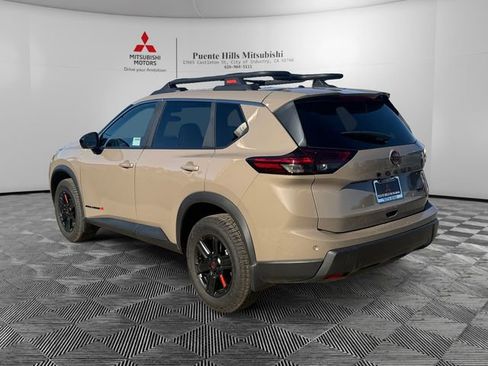 Used 2025 Nissan Rogue SV image 7