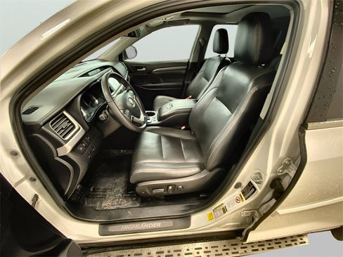 Used 2019 Toyota Highlander Limited image 5