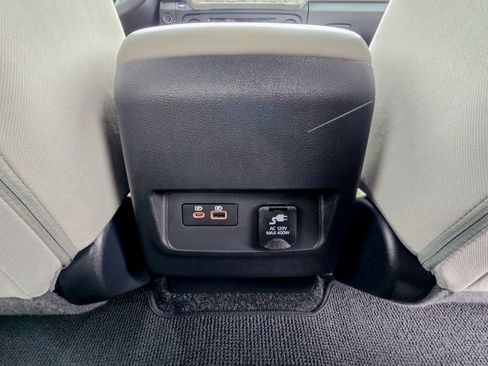 Used 2025 Nissan Frontier SV w/ SV Convenience Package image 19