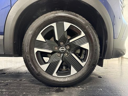 Used 2025 Nissan Kicks SV AWD/4WD image 11