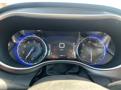 Used 2025 Chrysler Pacifica Select FWD image 20