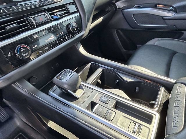 Used 2024 Nissan Pathfinder SL w/ SL Premium Package FWD image 17