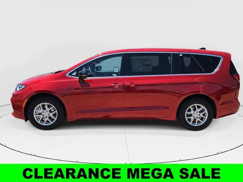 New 2025 Chrysler Pacifica Select image 6