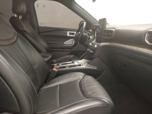 Used 2020 Ford Explorer Platinum w/ Premium Technology Package AWD/4WD image 17