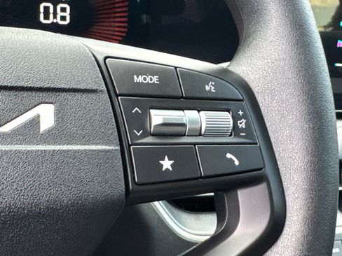 Used 2025 Kia K4 LXS image 21