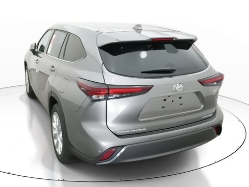 New 2026 Toyota Highlander Limited image 6