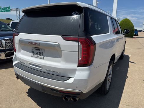 Used 2021 GMC Yukon XL Denali w/ Denali Premium Package AWD/4WD image 5