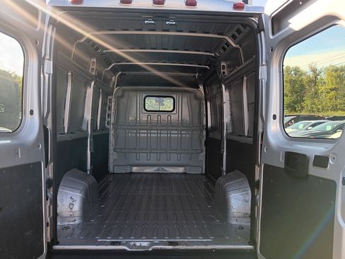 Used 2014 RAM ProMaster 2500 w/ Premium Appearance Group FWD image 4