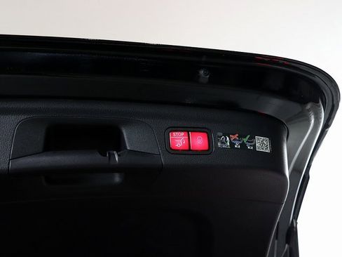 Certified 2025 Mercedes-Benz GLE 350 4MATIC image 33