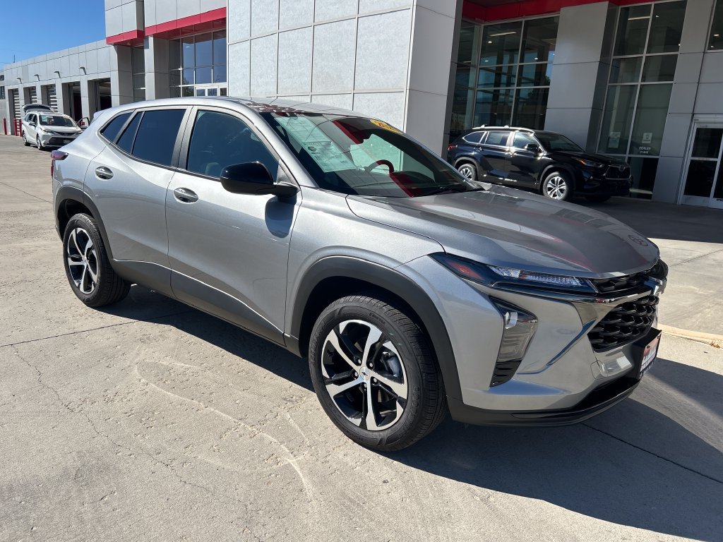 Used 2024 Chevrolet Trax RS w/ Driver Confidence Package FWD image 8