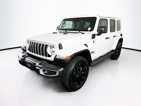 Used 2025 Jeep Wrangler Sahara image 3